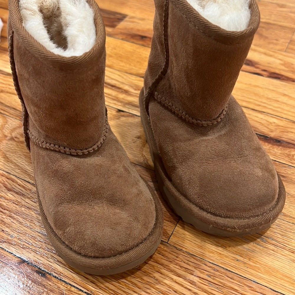 Toddler tan chestnut uggs size toddler 8